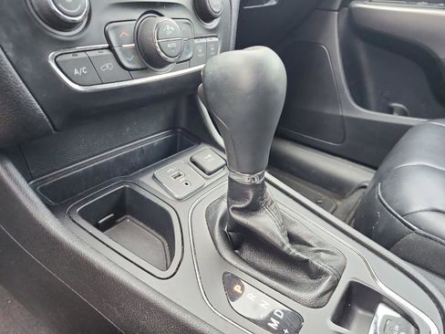 Used 2020 Jeep Cherokee Latitude Plus w/ Comfort/Convenience Group image 15