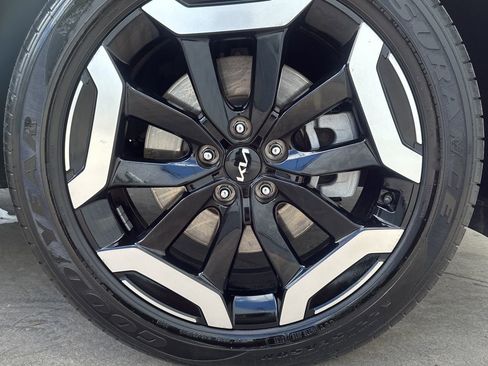 Used 2025 Kia Telluride S FWD image 25