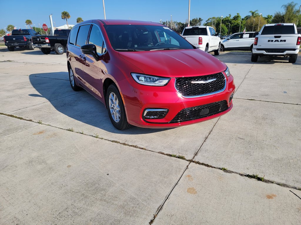 New 2026 Chrysler Pacifica Select FWD image 6
