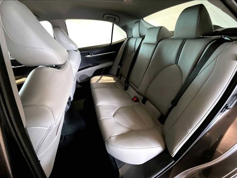 Used 2022 Toyota Camry XLE w/ Carpet Mat Package (TMS) image 30