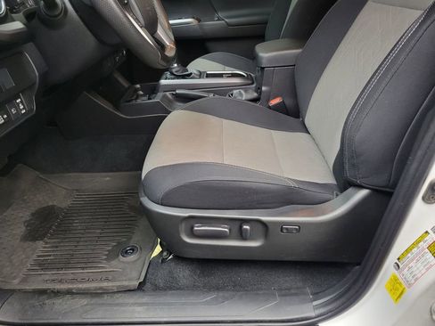 Used 2023 Toyota Tacoma TRD Off-Road image 12