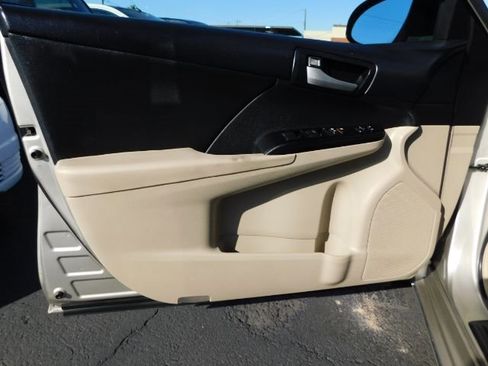 Used 2013 Toyota Camry L image 11