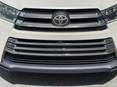 Used 2019 Toyota Highlander Limited Platinum AWD/4WD image 11