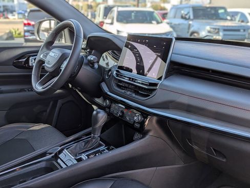 Used 2024 Jeep Compass Trailhawk image 31