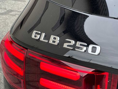 Used 2024 Mercedes-Benz GLB 250 GLB 250 image 9