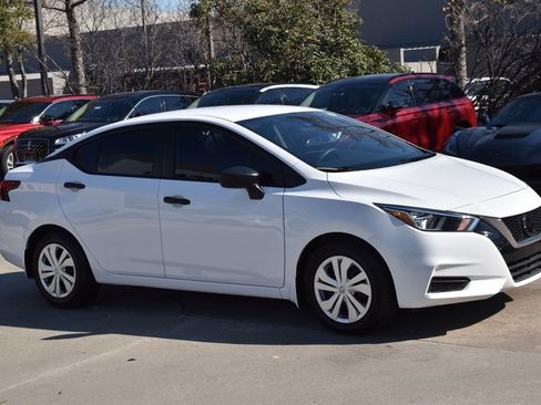 Used 2020 Nissan Versa S image 5