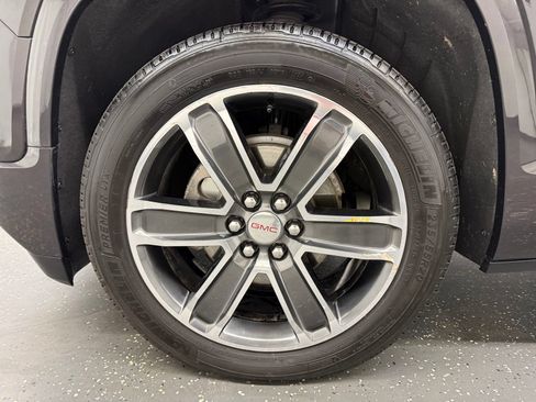Used 2018 GMC Acadia Denali w/ Technology Package FWD image 18
