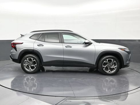 Used 2024 Chevrolet Trax LT w/ Driver Confidence Package FWD image 6