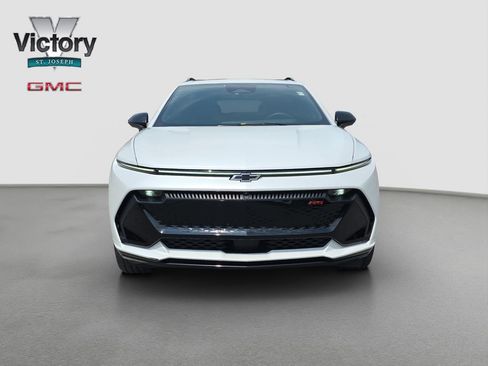 Used 2025 Chevrolet Equinox EV RS FWD image 2