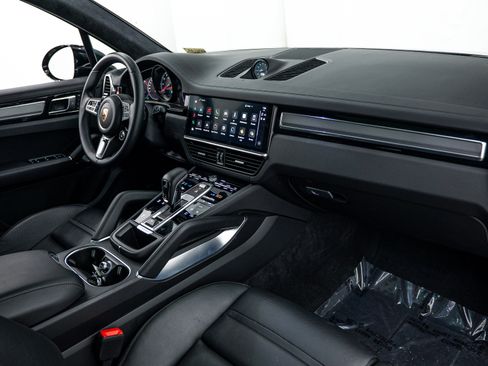 Certified 2023 Porsche Cayenne Turbo AWD/4WD image 17