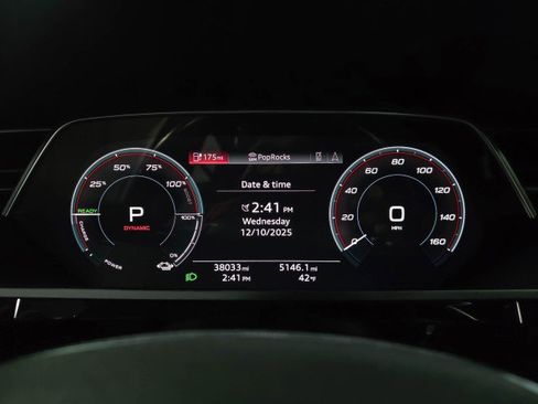 Used 2022 Audi e-tron Premium Plus image 26
