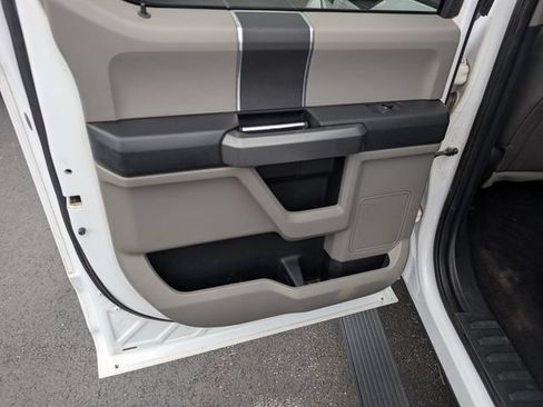 Used 2016 Ford F150 XLT AWD/4WD image 11