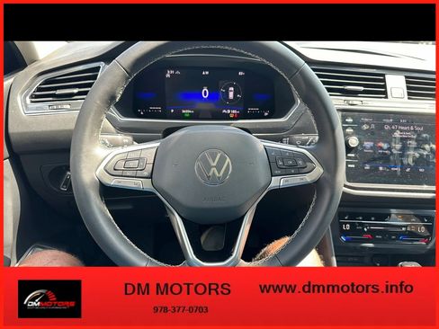 Used 2022 Volkswagen Tiguan SE w/ Panoramic Sunroof Package AWD/4WD image 21