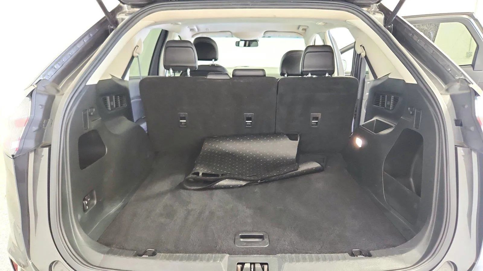 Used 2019 Ford Edge SEL w/ Equipment Group 201A AWD/4WD image 35