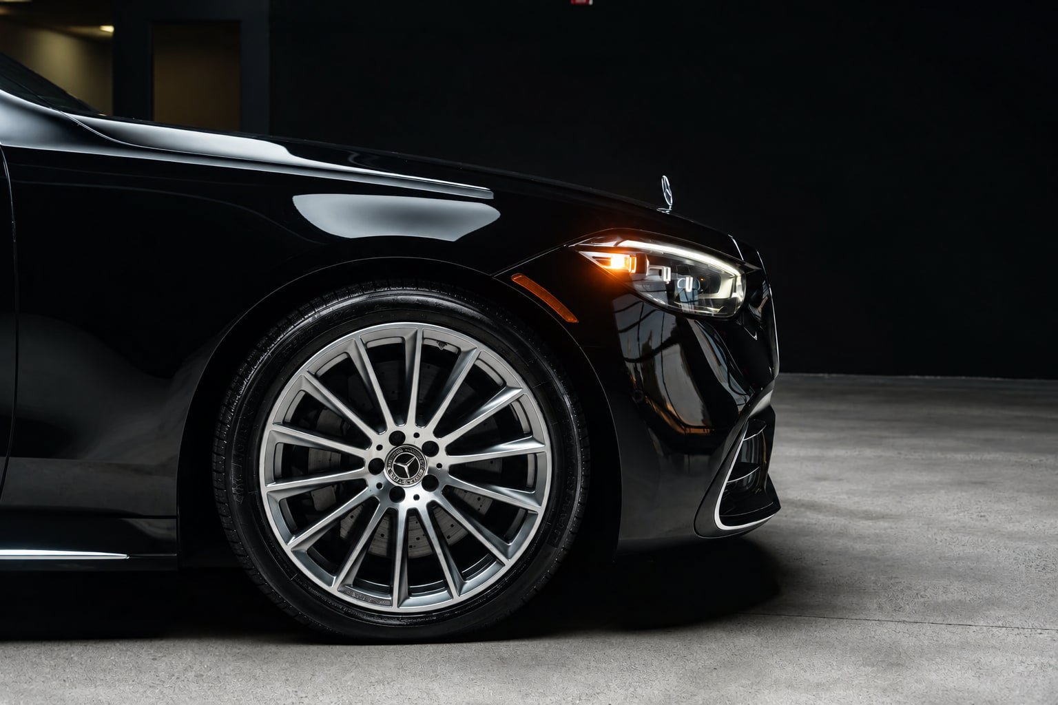 Used 2022 Mercedes-Benz S 500 4MATIC w/ AMG Line Package image 15