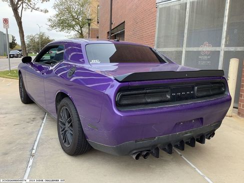 Used 2019 Dodge Challenger SXT image 5