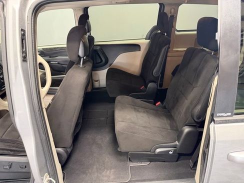 Used 2013 Dodge Grand Caravan SXT FWD image 18