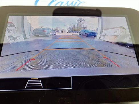 Used 2025 Chevrolet Malibu LT image 14