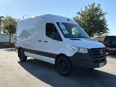 Used 2025 Mercedes-Benz Sprinter 2500 image 5