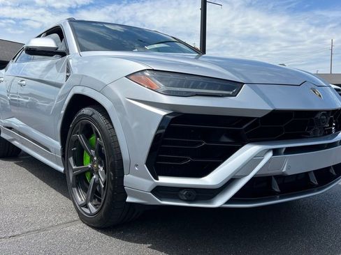 Used 2022 Lamborghini Urus image 11