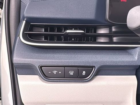 New 2026 Kia Carnival EX FWD image 34
