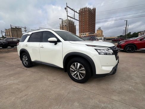 Certified 2022 Nissan Pathfinder SL w/ SL Black Package FWD image 9