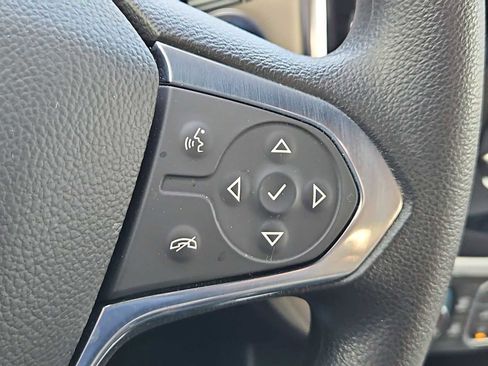 Used 2022 Chevrolet Traverse LS image 24