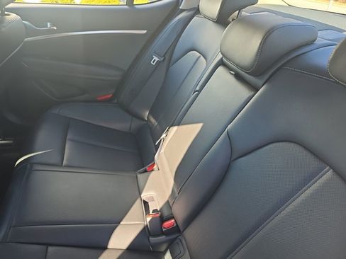 Used 2025 Genesis G70 2.5T image 16