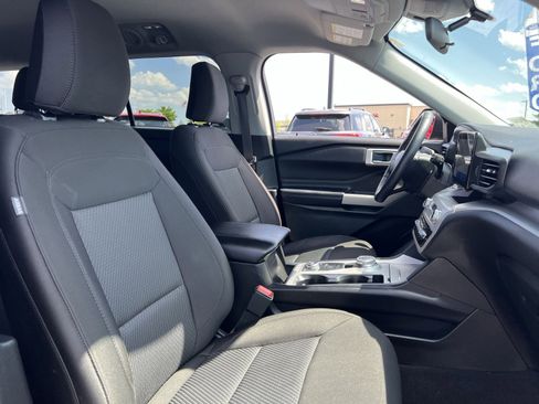 Used 2023 Ford Explorer XLT AWD/4WD image 34