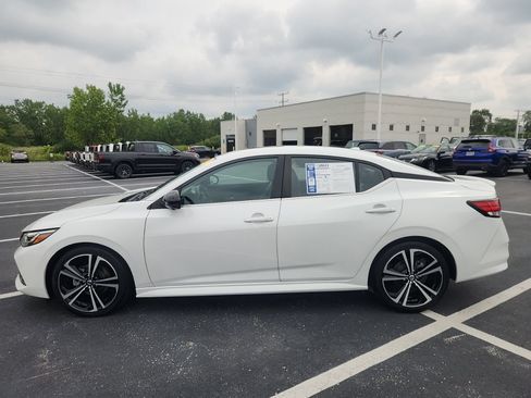 Used 2022 Nissan Sentra SR w/ SR Premium Package FWD image 3