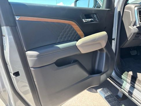 Used 2025 GMC Canyon Denali AWD/4WD image 9