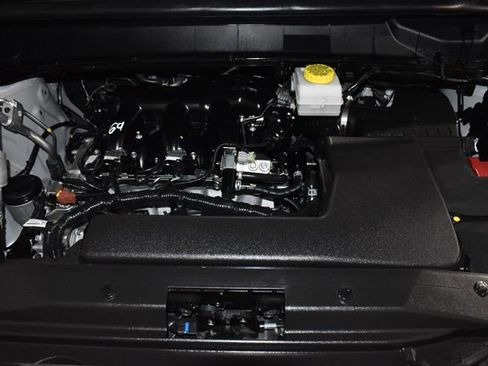 Used 2025 Nissan Pathfinder SL image 10