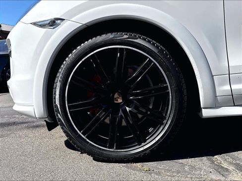 Used 2014 Porsche Cayenne GTS AWD/4WD image 9