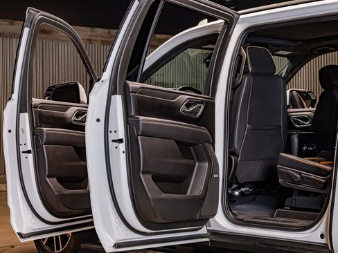 Used 2023 GMC Yukon XL AT4 image 28