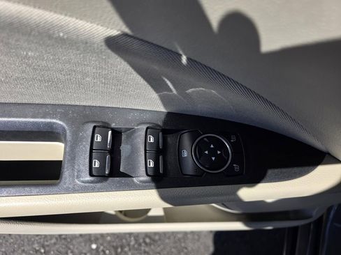 Used 2018 Ford Fusion SE image 12