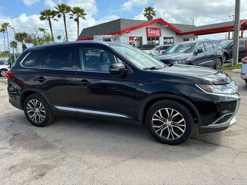 Used 2017 Mitsubishi Outlander GT AWD/4WD image 7