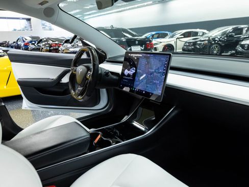 Used 2019 Tesla Model 3 Long Range image 16