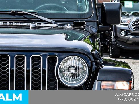 Used 2023 Jeep Gladiator Overland AWD/4WD image 14