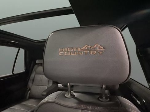 Used 2025 Chevrolet Tahoe High Country AWD/4WD image 25