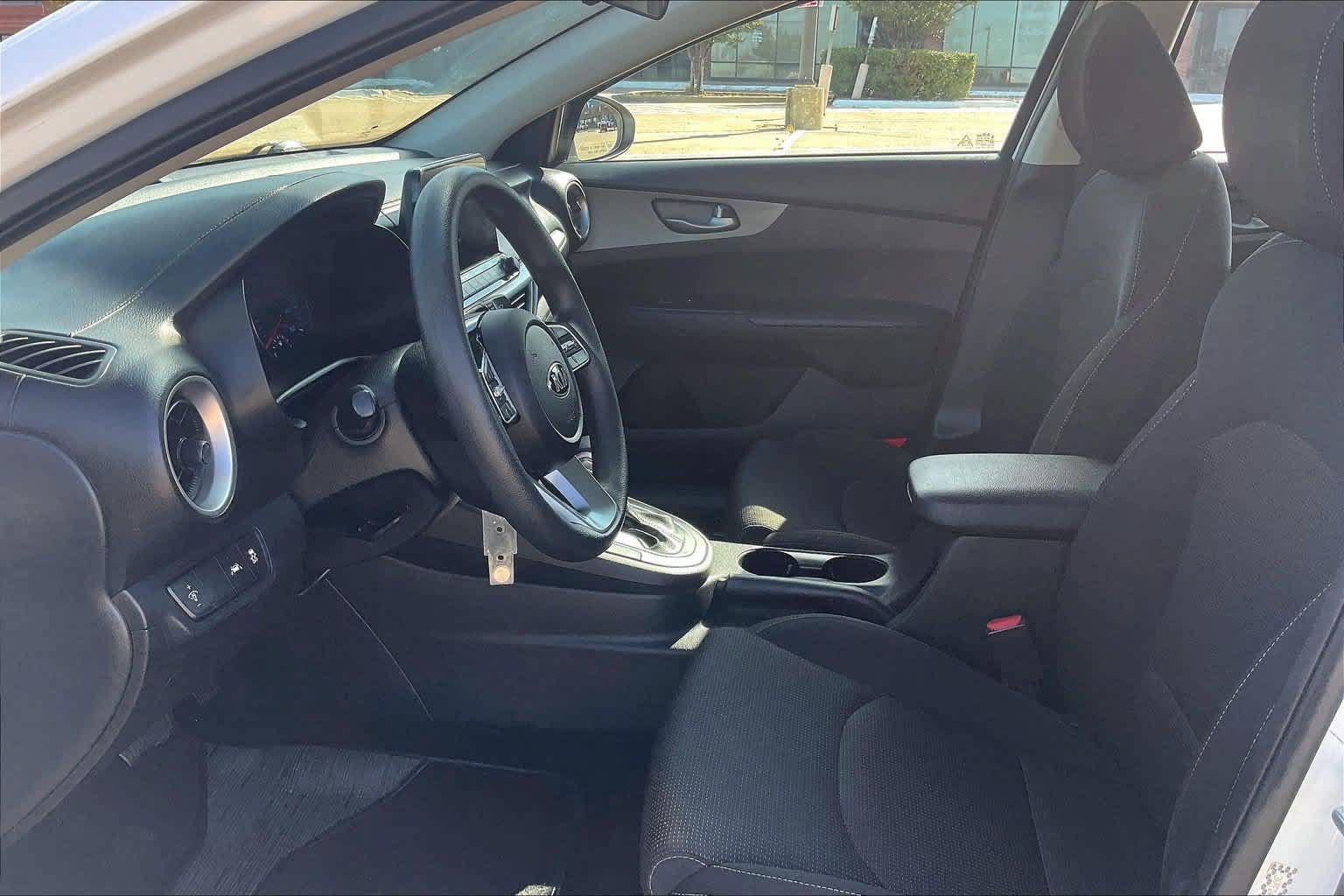 Used 2021 Kia Forte LXS FWD image 2