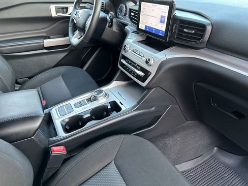 Certified 2024 Ford Explorer XLT RWD image 16