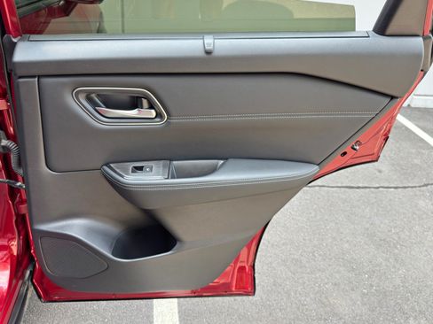 Used 2025 Nissan Rogue Platinum w/ Platinum Premium Package FWD image 40