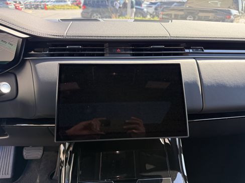 Used 2025 Land Rover Range Rover Sport SE image 24