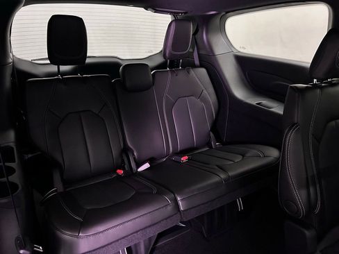 New 2026 Chrysler Pacifica Select AWD/4WD image 21