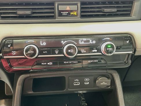 Used 2024 Honda Pilot Touring image 16