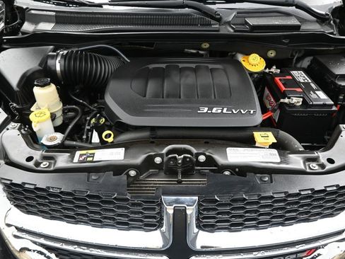 Used 2016 Dodge Grand Caravan SE image 27