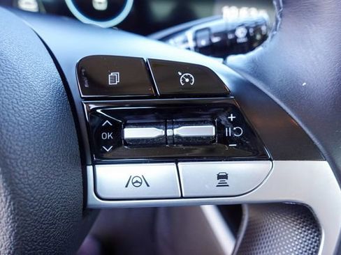 Used 2021 Hyundai Elantra Limited image 14