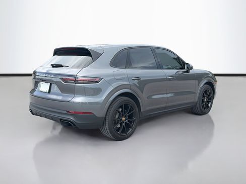 Used 2023 Porsche Cayenne Platinum Edition AWD/4WD image 5