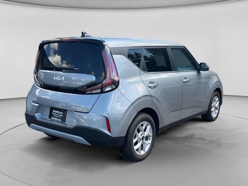 Used 2025 Kia Soul LX w/ LX Technology Package FWD image 9
