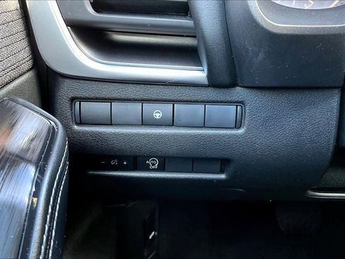 Used 2023 Nissan Rogue SV image 32